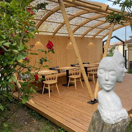 Luxury Giardino Lozenetz * 洛泽内茨